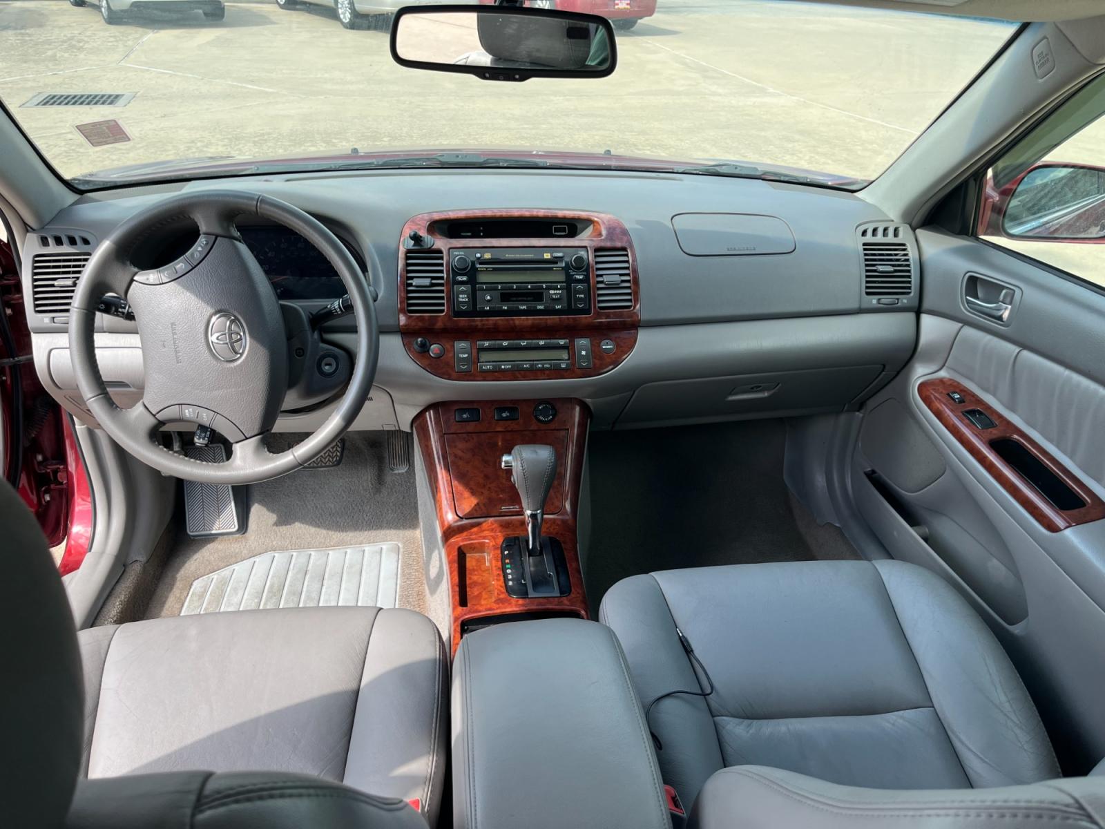 2006 red /TAN Toyota Camry LE V6 (4T1BF30KX6U) with an 3.0L V6 DOHC 24V engine, 5-Speed Automatic Overdrive transmission, located at 14700 Tomball Parkway 249, Houston, TX, 77086, (281) 444-2200, 29.928619, -95.504074 - Photo #10